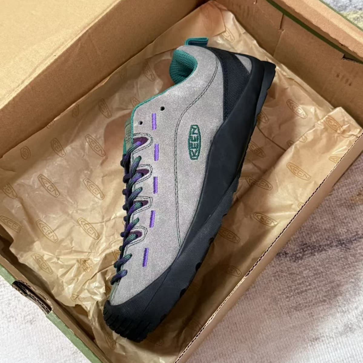 Keen, climbing sports shoes for leisure for hiking for men and women for beloved